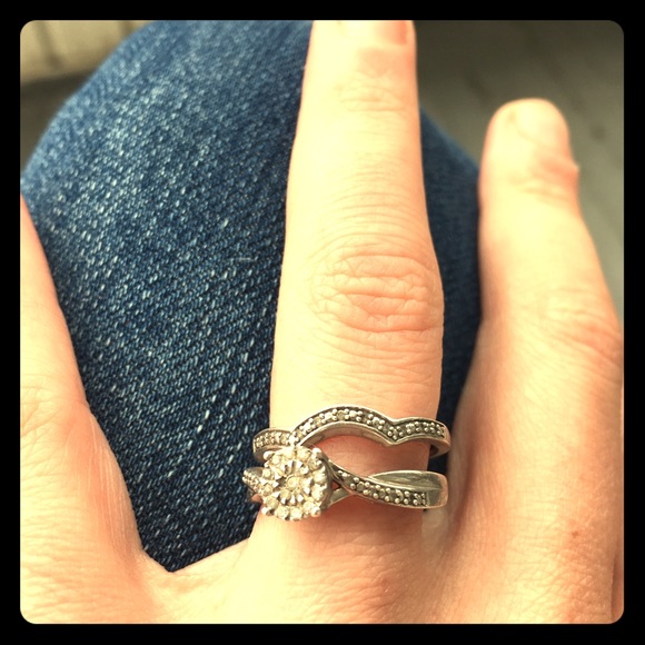 Engagement and wedding band - Picture 1 of 3